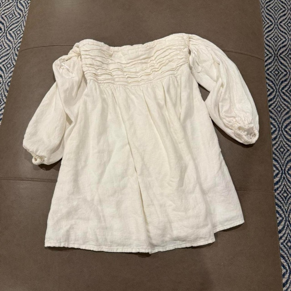 Abercrombie & Fitch Cream Off-Shoulder Blouse